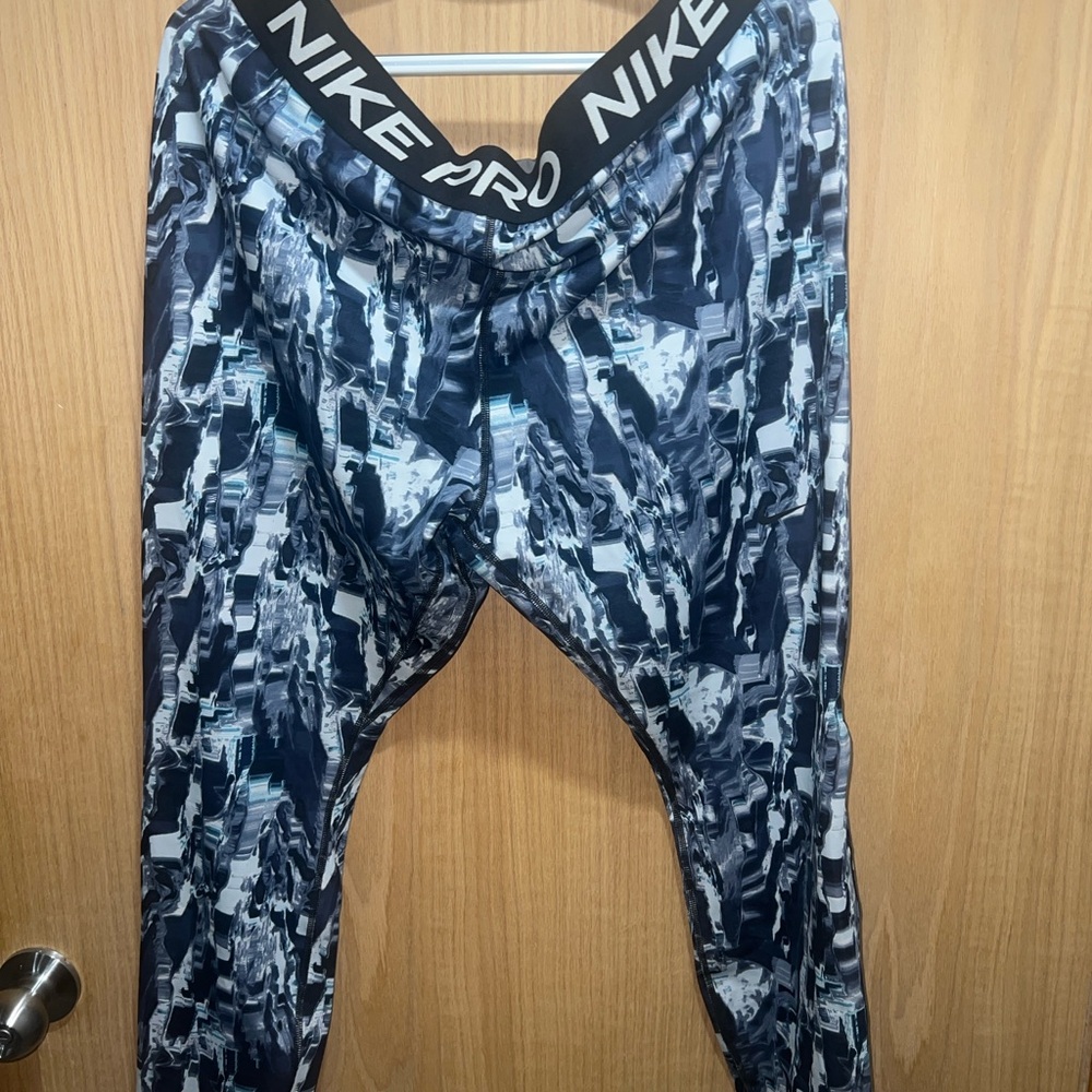 Nike Pro Black and White Patterned Leggings